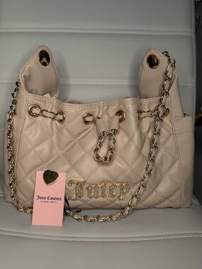 Juicy Couture EXCLUSIVE
"Fashion Icon Bucket Bag" Quilted
NWT!!!!